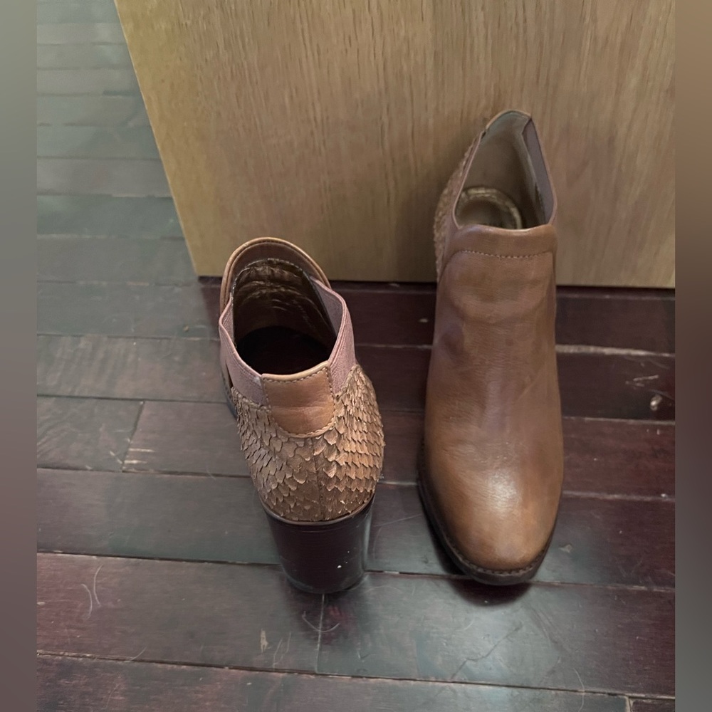 Johnston & Murphy women’s boots